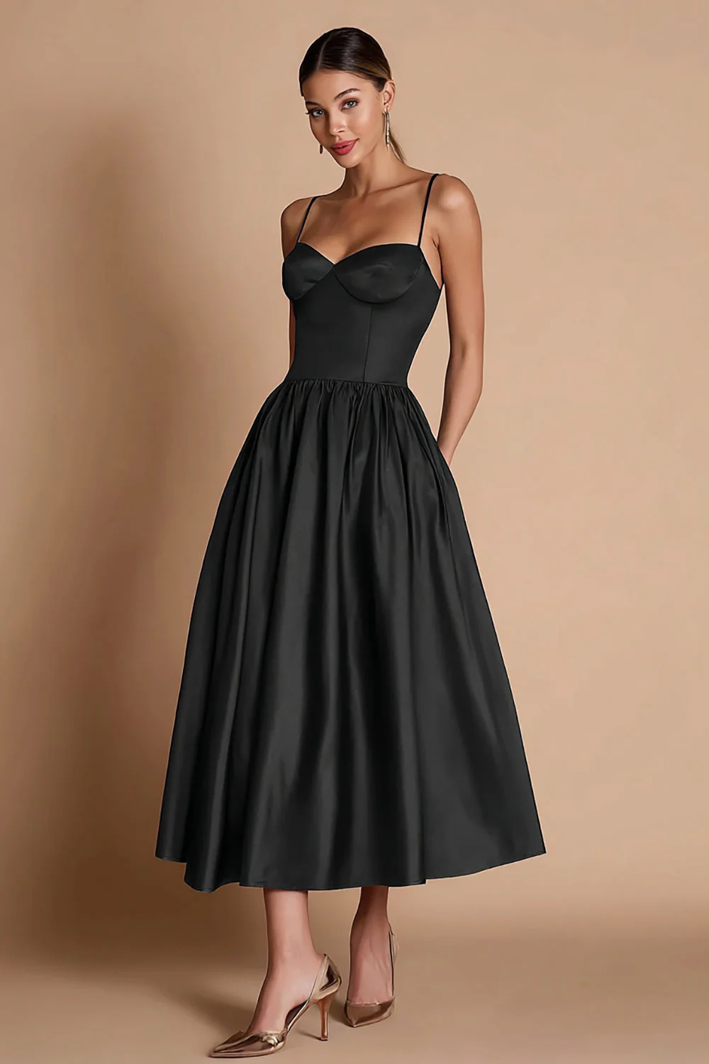 A Line Spaghetti Straps Robe cravate noire en satin