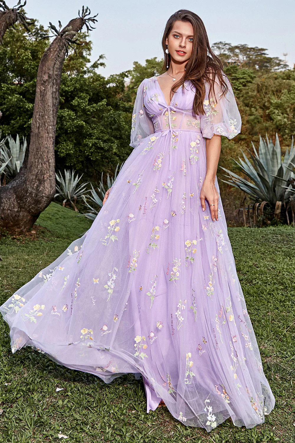 Robe de soirée longue A-ligne lavande à col V avec broderie et manches courtes - Image 3