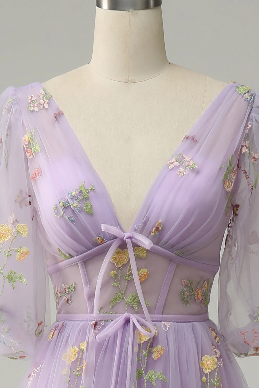 Robe de soirée longue A-ligne lavande à col V avec broderie et manches courtes - Image 5