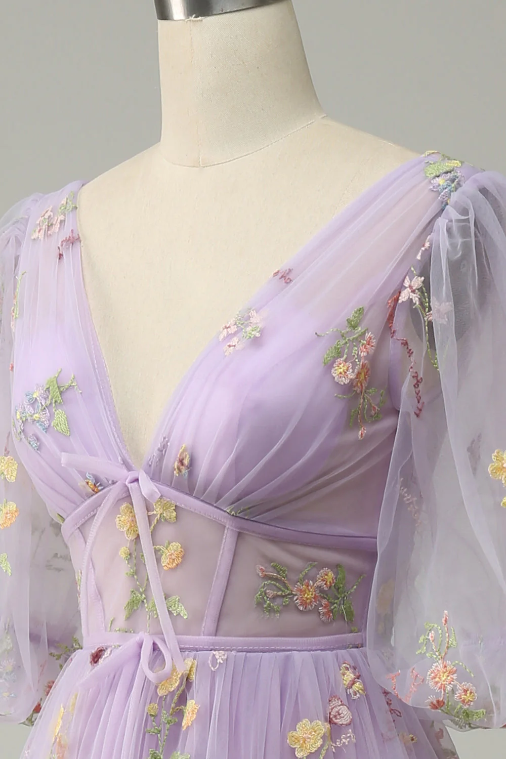 Robe de soirée longue A-ligne lavande à col V avec broderie et manches courtes - Image 7