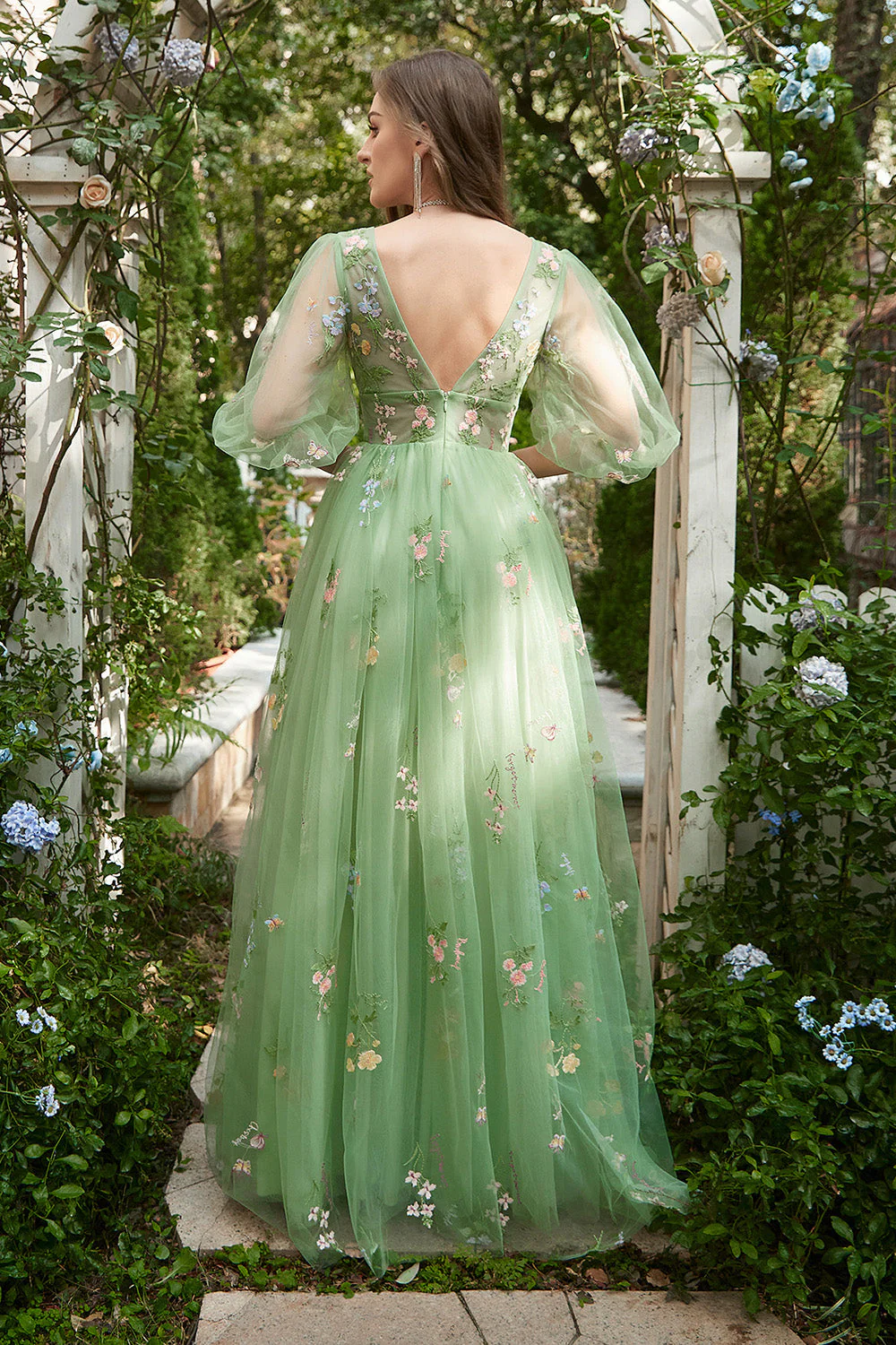 Robe de soirée longue A-ligne lavande à col V avec broderie et manches courtes - Image 9