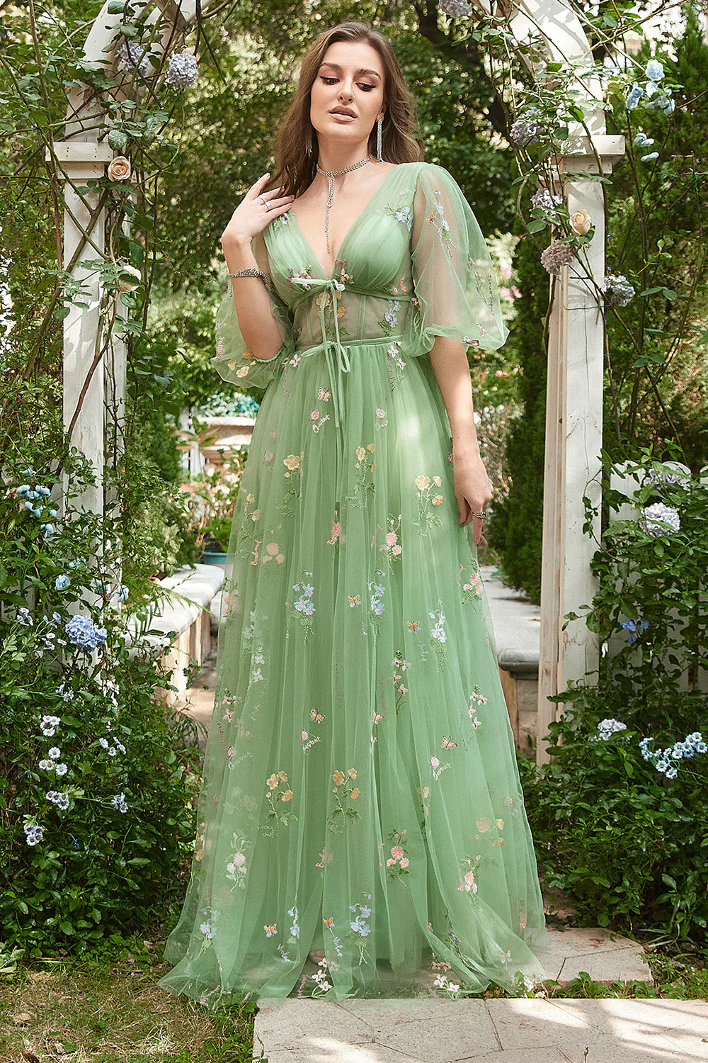 Robe de soirée longue verte ligne A col V brodée manches courtes - Image 4