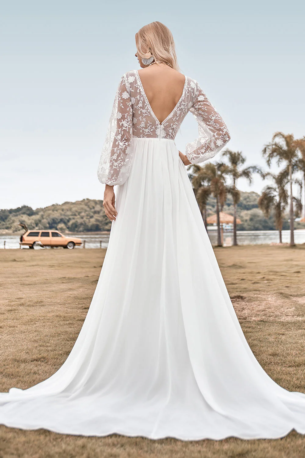 A Line V Neck Ivory Chiffon Sweep Train Boho Robe de mariée avec dentelle - Image 2