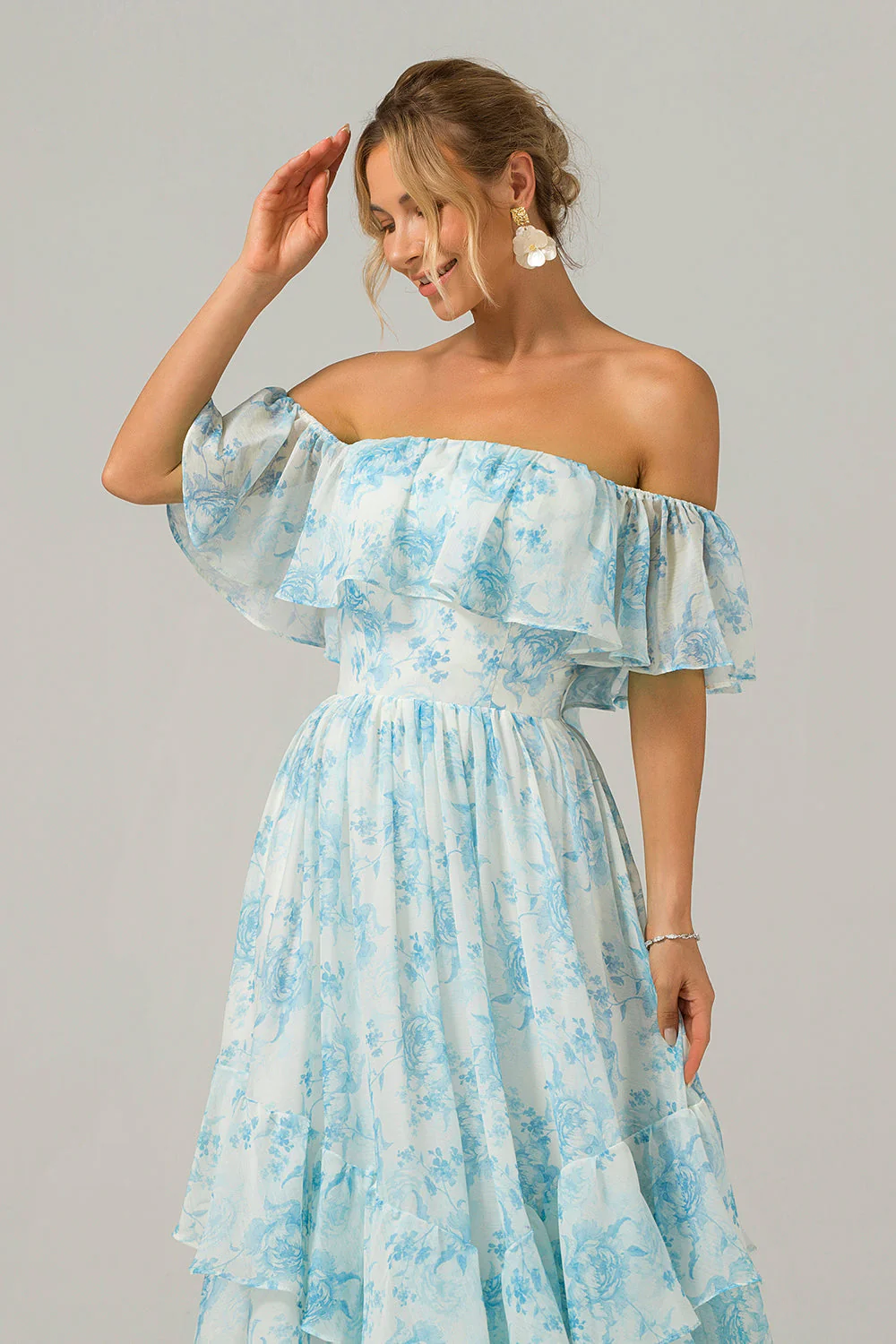 Blanc bleu Floral hors de l’épaule Boho Longue robe de demoiselle d’honneur avec volants - Image 5