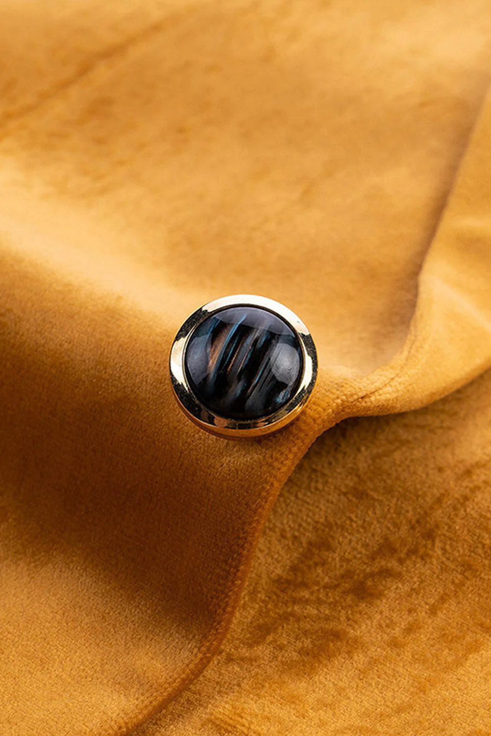Blazer de bal à un bouton à revers en pointe jaune - Image 4