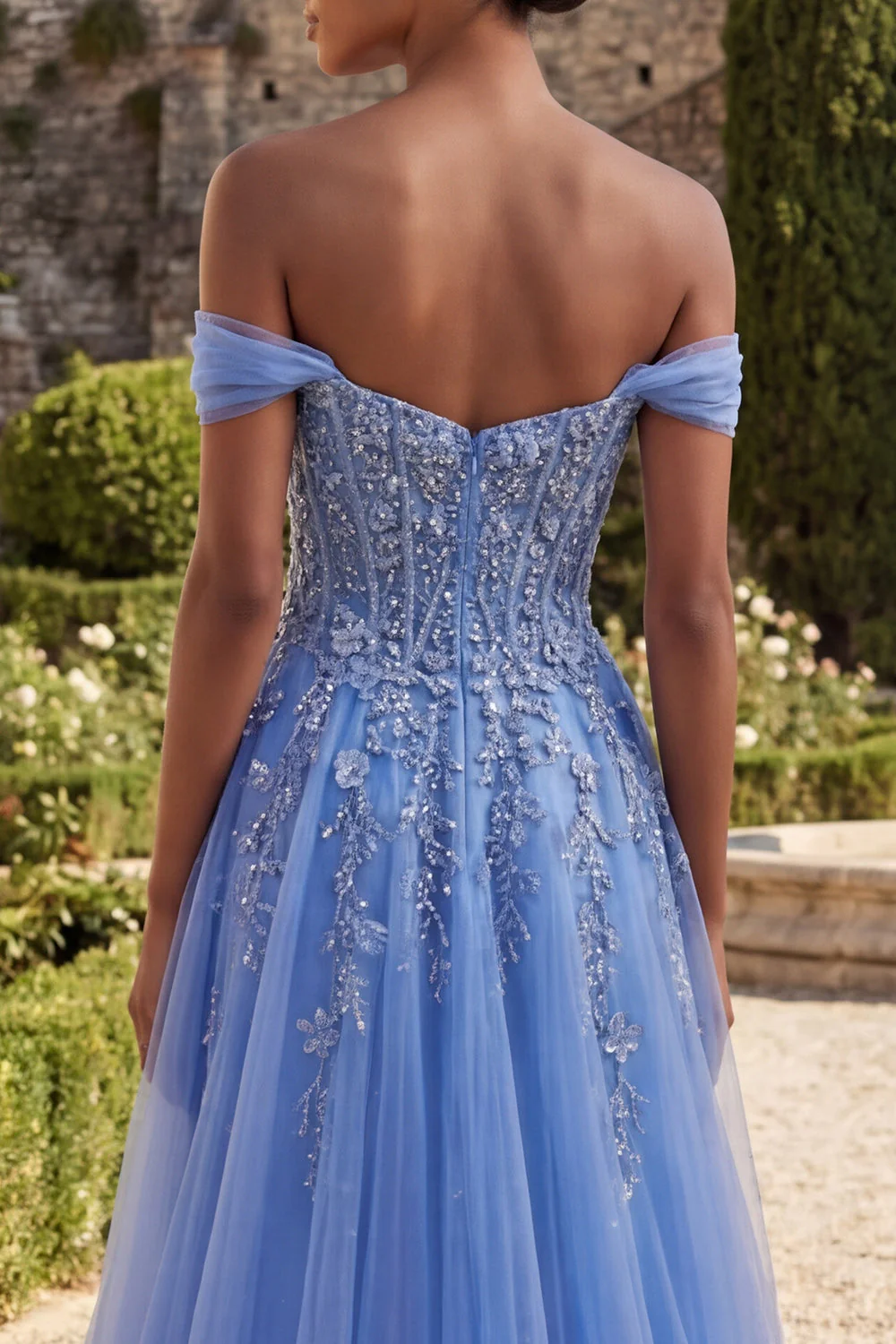 Bleu dénudé sur les épaules perlées : une robe de bal longue taille basque à taille basque avec une fente - Image 4