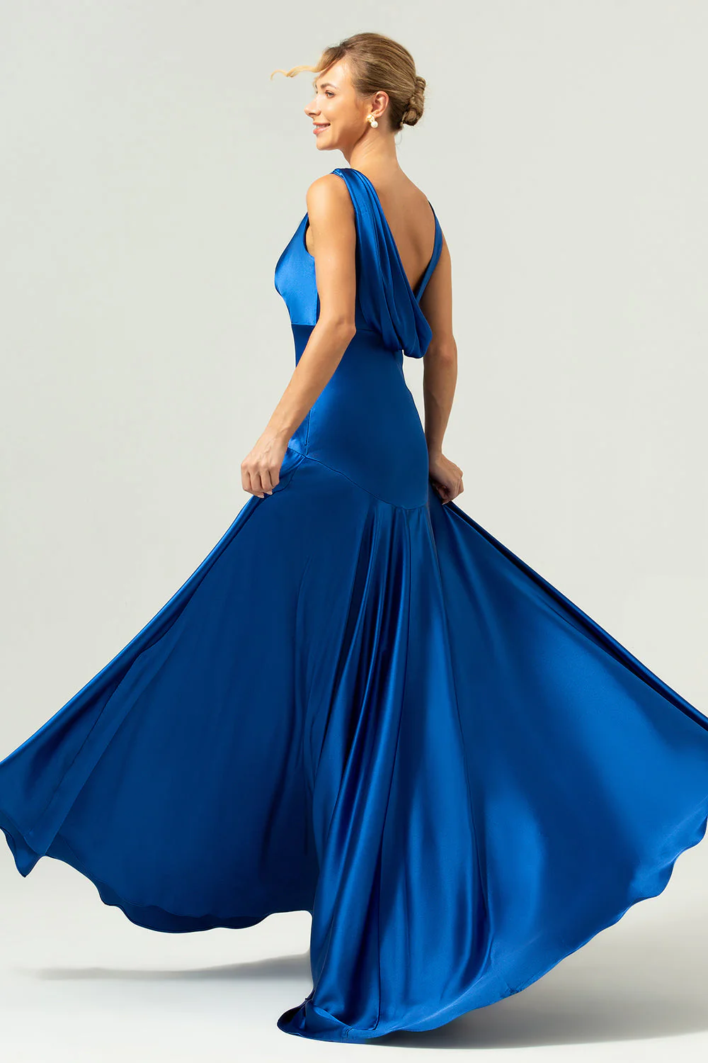 Bleu encre Une ligne col en V Robe de demoiselle d’honneur longue en satin avec fente - Image 2