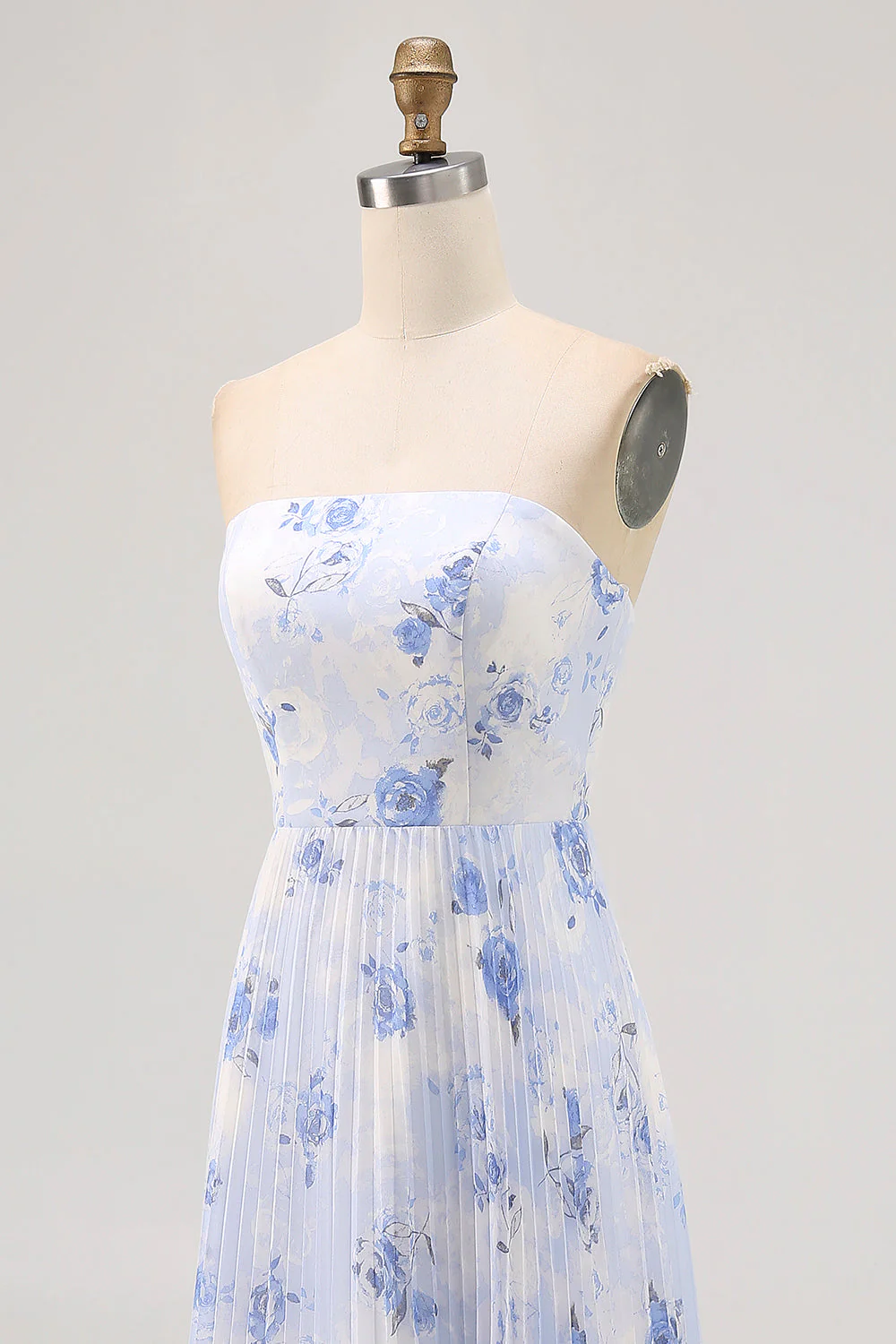 Bleu Floral Une ligne sans bretelles plissée longue robe de demoiselle d’honneur - Image 5