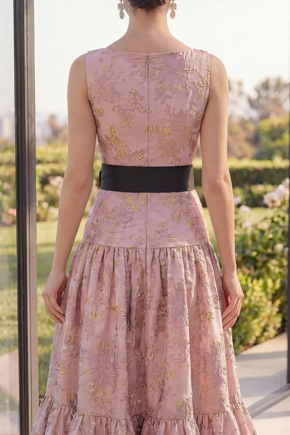 Blush Jacquard Boat Neck A Line Maxi Floral Dress avec nœud - Image 4
