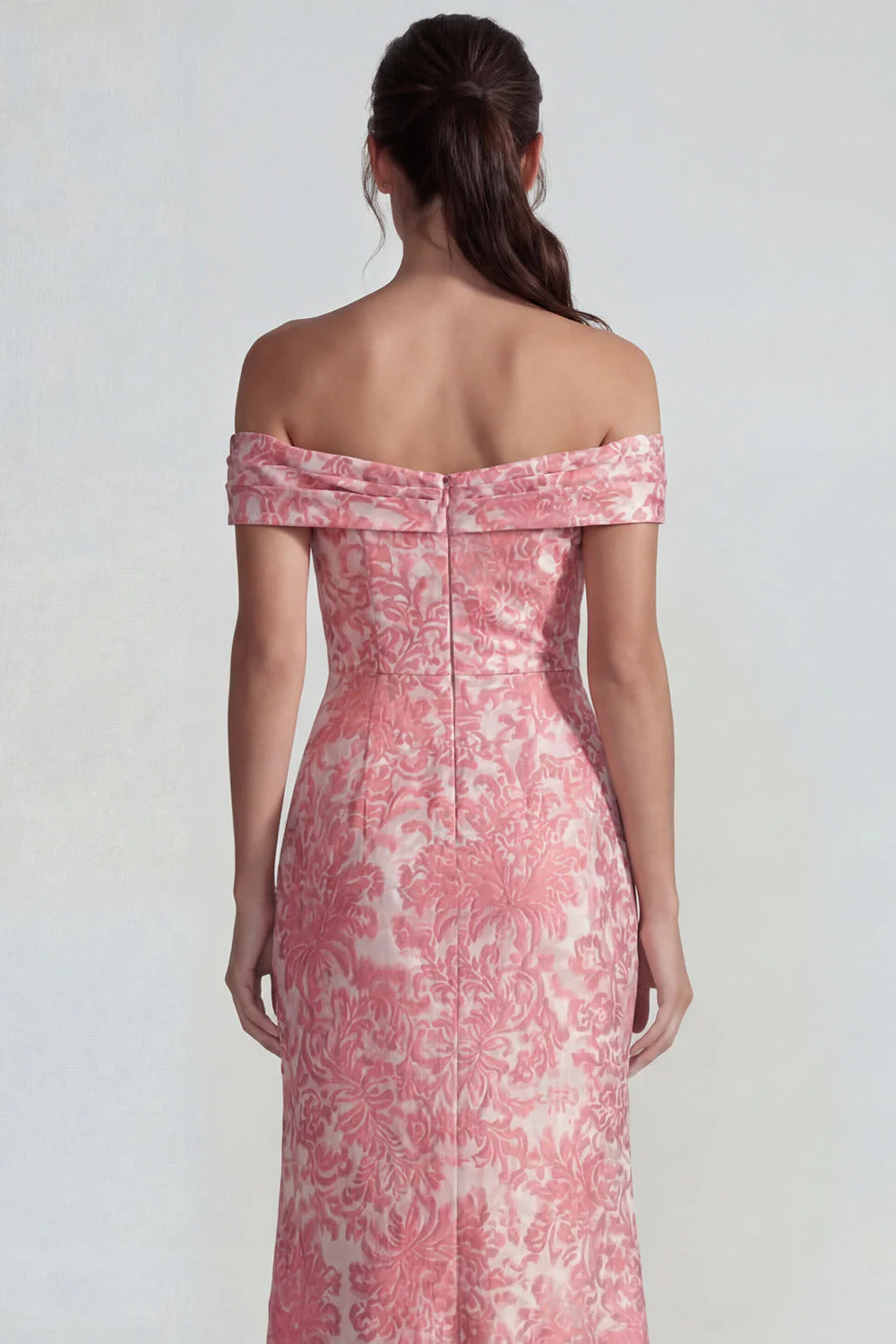 Blush Jacquard sur les épaules Fourreau froncé Robe longue de cérémonie avec fente - Image 4