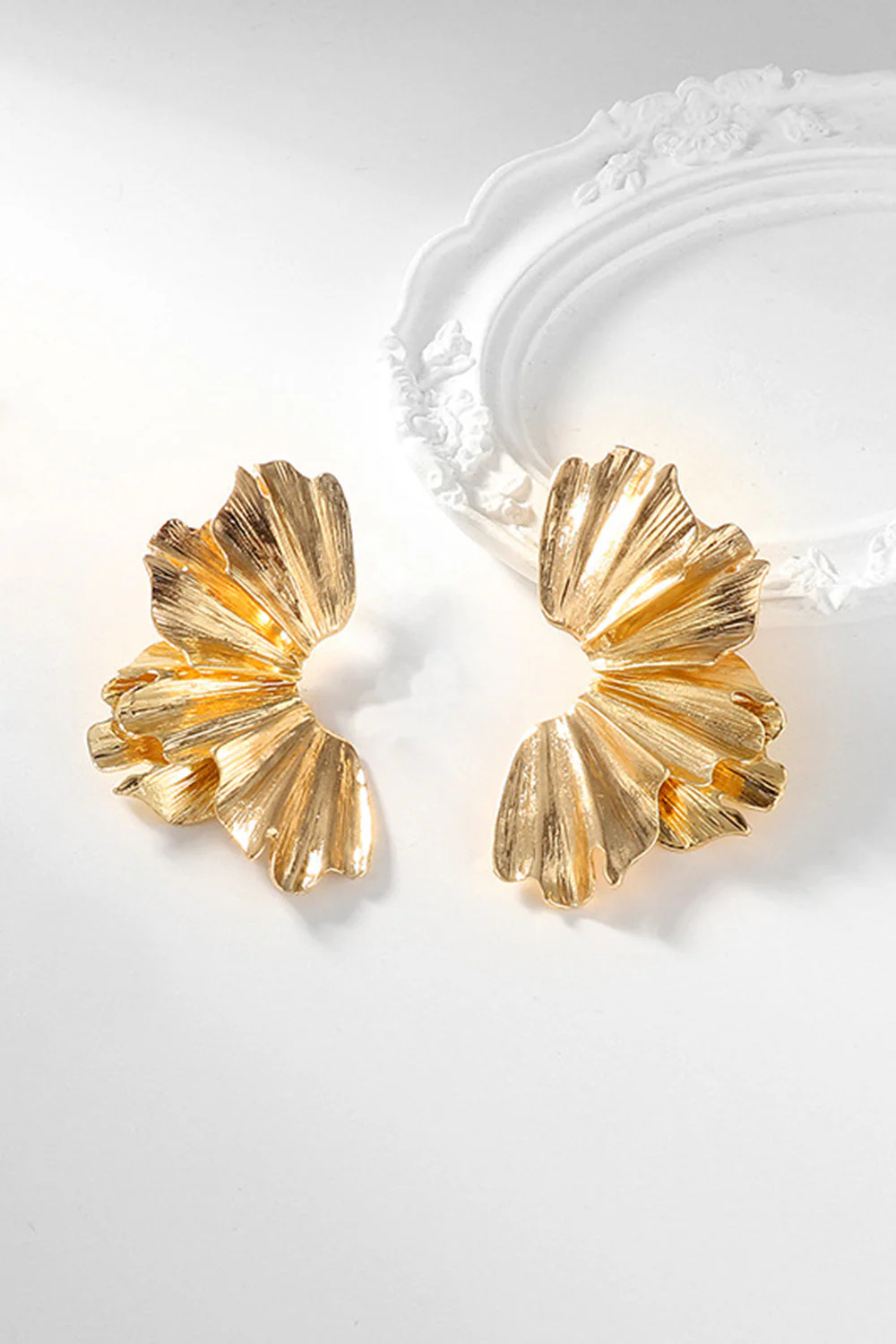Boucles d’oreilles en alliage plissé élégant doré - Image 2