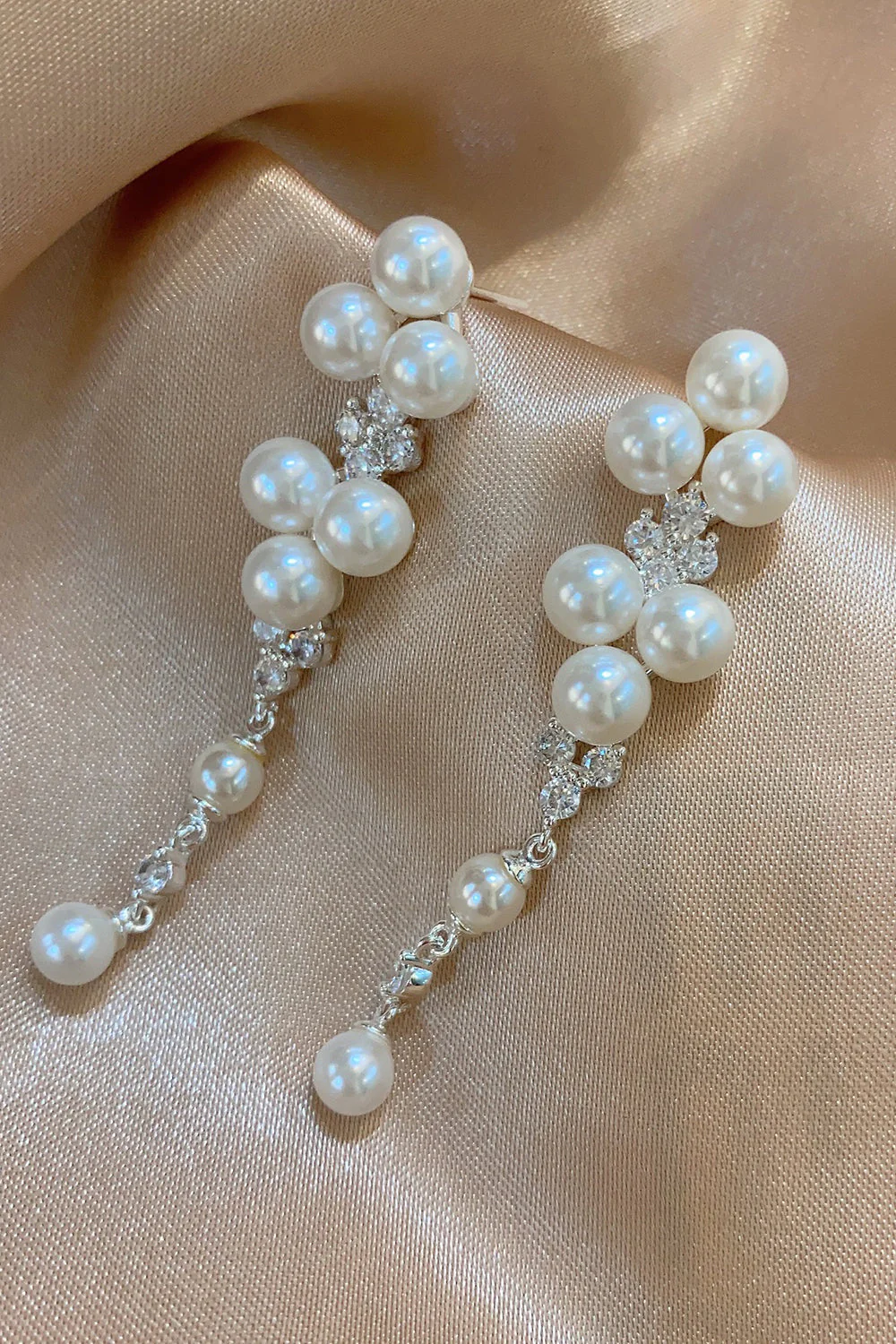 Boucles d’oreilles perles blanches