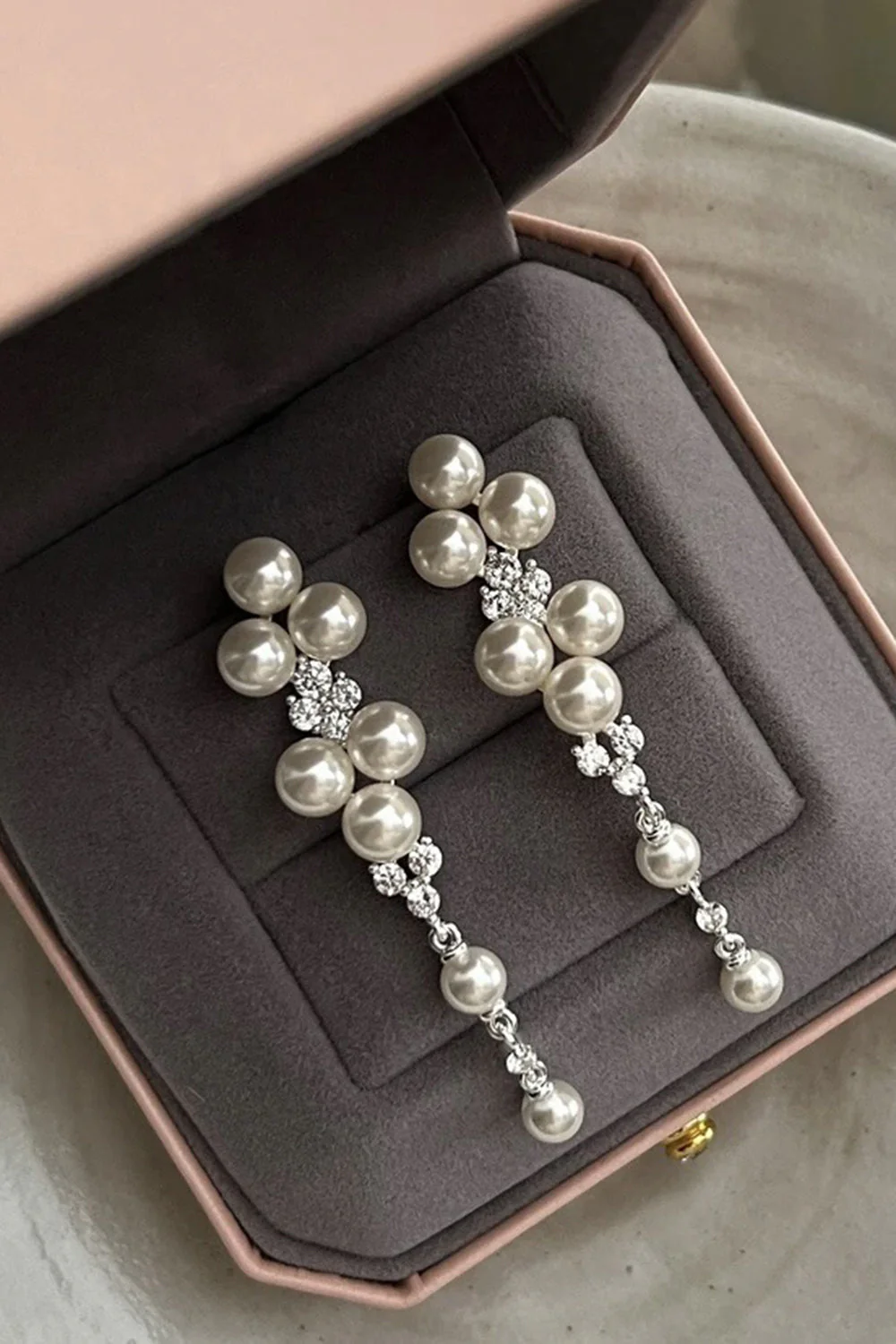 Boucles d’oreilles perles blanches - Image 3