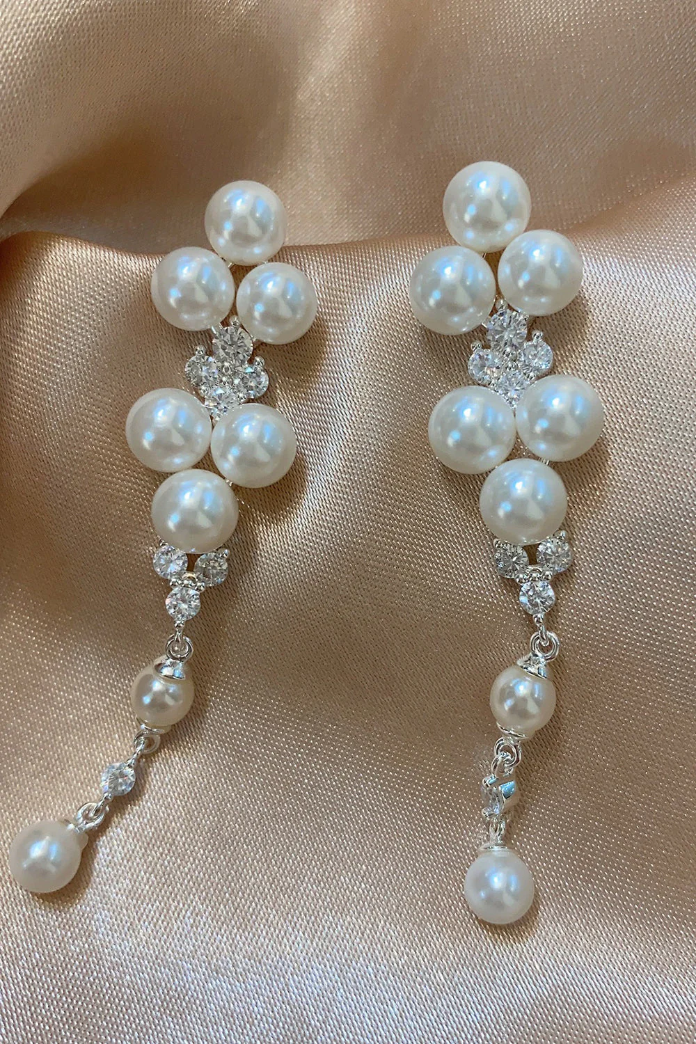 Boucles d’oreilles perles blanches - Image 4