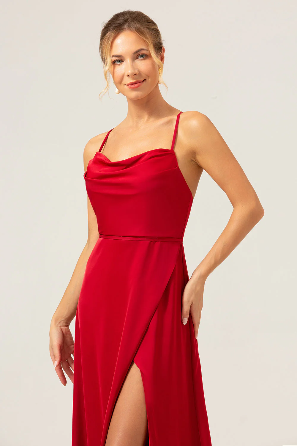 Rouge foncé A Ligne Spaghetti Bretelles Dos Nu Satin Longue Robe de demoiselle d’honneur avec Fente - Image 3