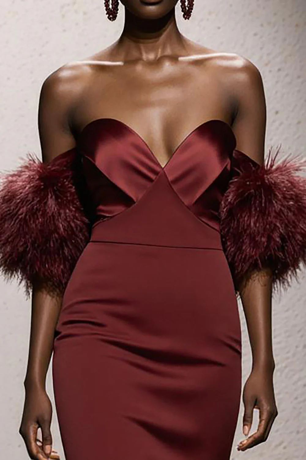 Bourgogne Sweetheart Satin Sirène Robe longue Pageant avec plumes - Image 3