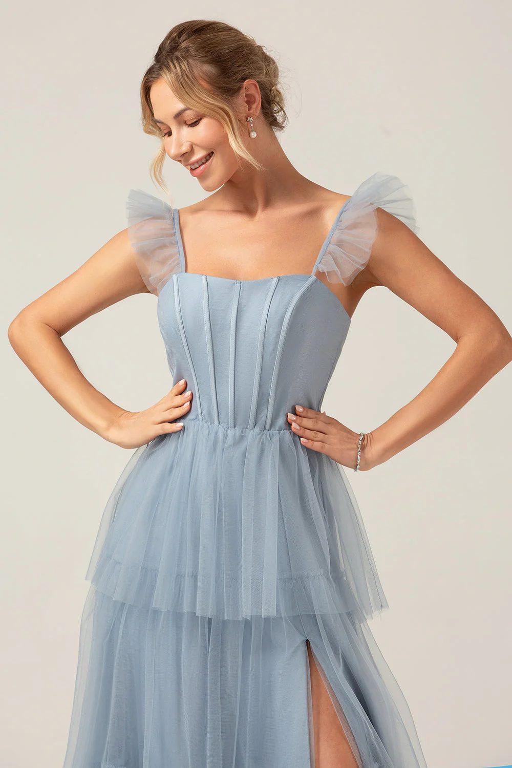 Robe de demoiselle d’honneur longue bleu poussiéreux à bretelles amovibles et à plusieurs niveaux - Image 6
