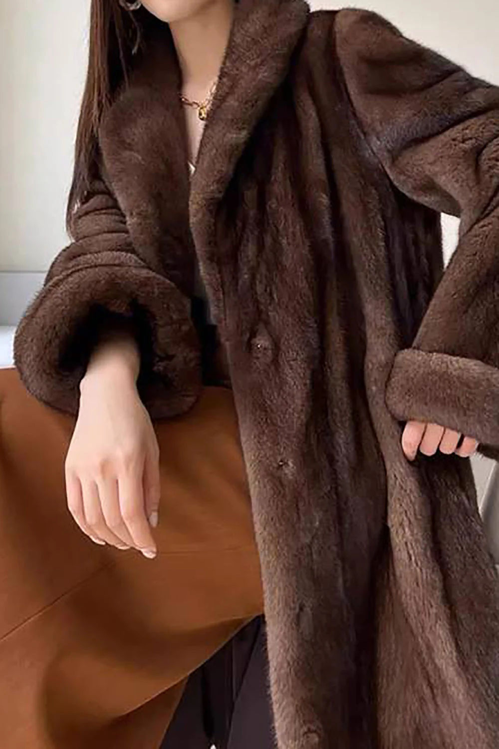 Manteau long femme en fausse fourrure fluffy café à ouverture avant - Image 4