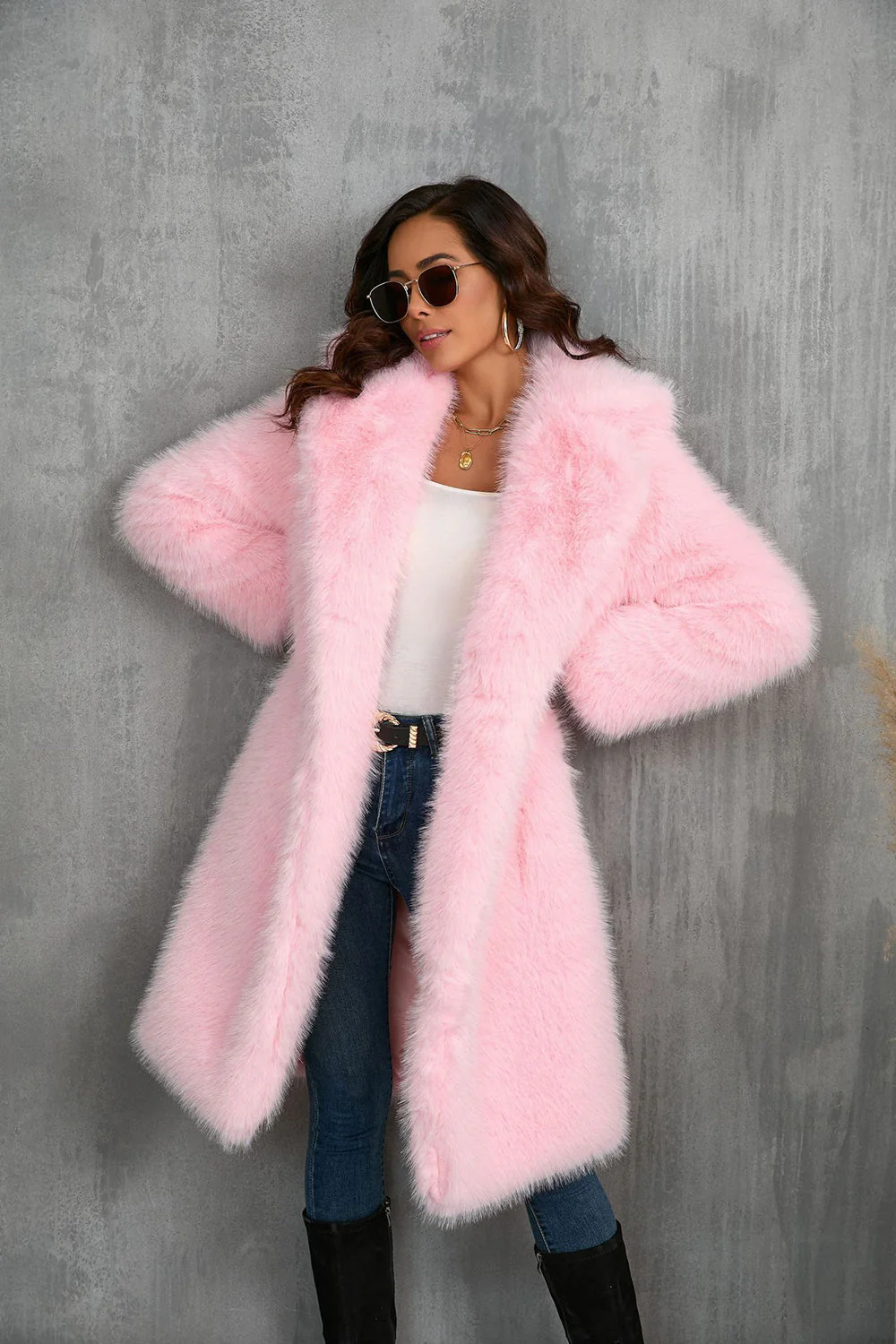 Manteau long en fausse fourrure camel à revers crantés effet shaggy pour femme - Image 6