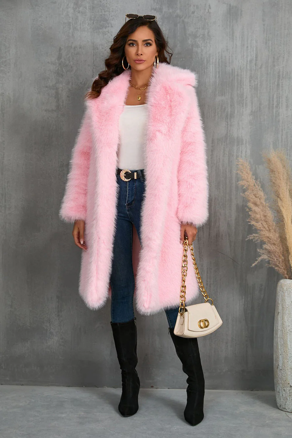 Manteau long en fausse fourrure camel à revers crantés effet shaggy pour femme - Image 8