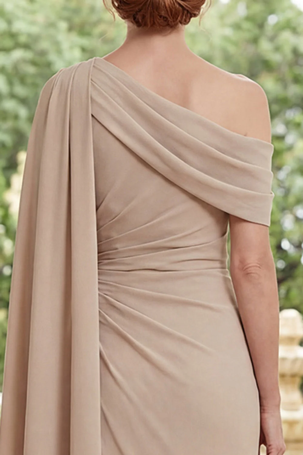 Champagne robe longue en mousseline chiffon froncée avec une cape latérale - Image 4