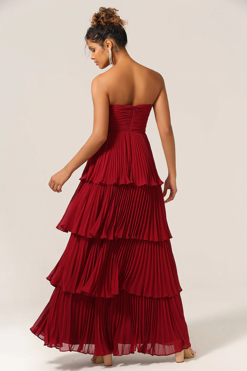 Charmante Une ligne bustier bordeaux longue robe de demoiselle d’honneur avec volants - Image 2