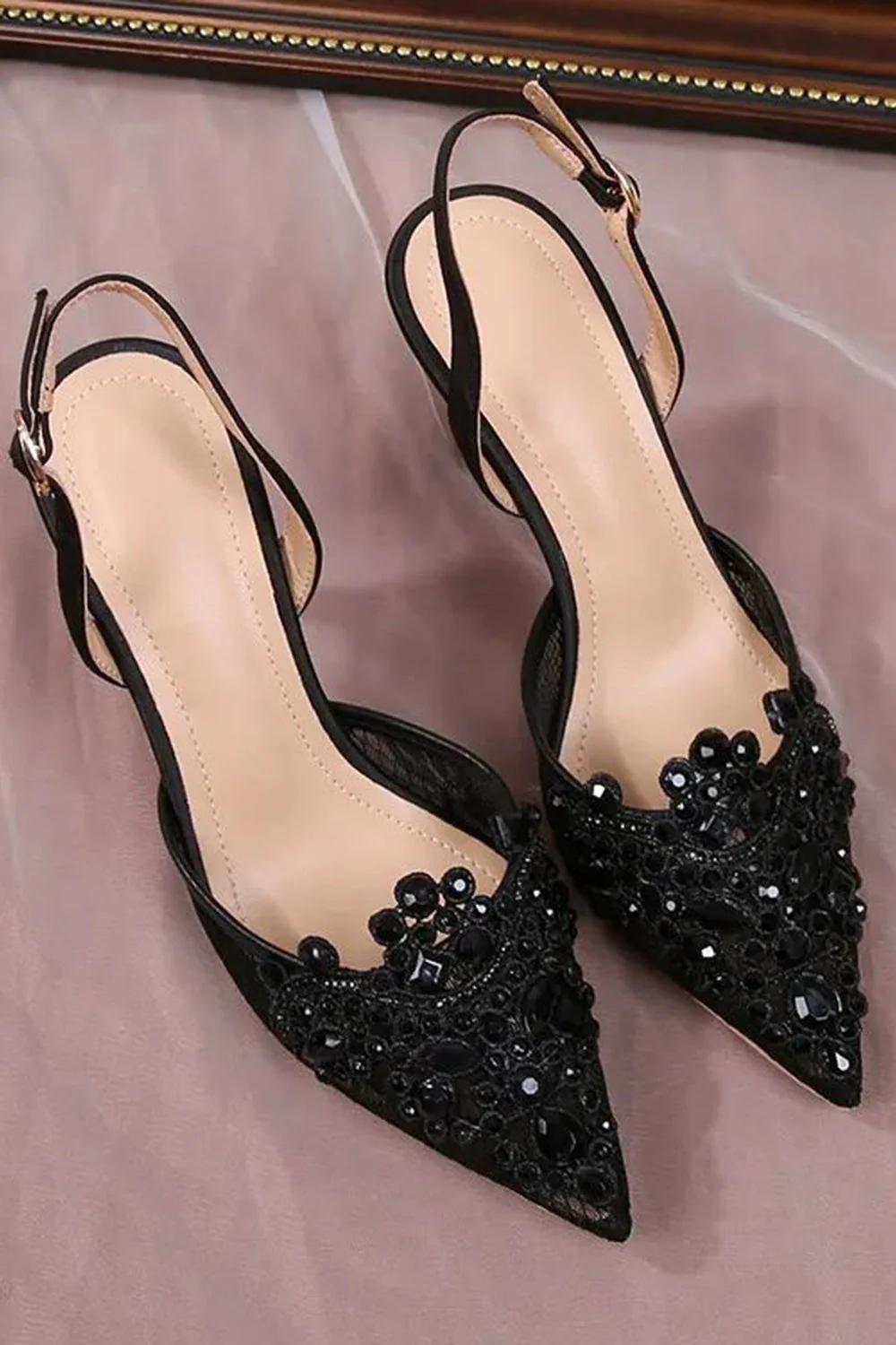 Chaussures de mariage en dentelle ivoire perlées à talons aiguilles pointues avec des perles - Image 9