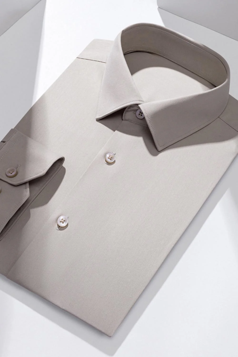 Chemise blanche classique à manches longues pour hommes - Image 14
