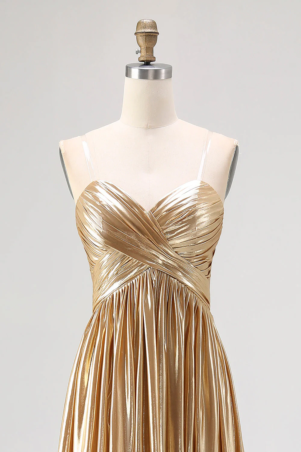 Robe de soirée longue plissée en satin doré chic avec décolleté en V profond et coupe trapèze - Image 6
