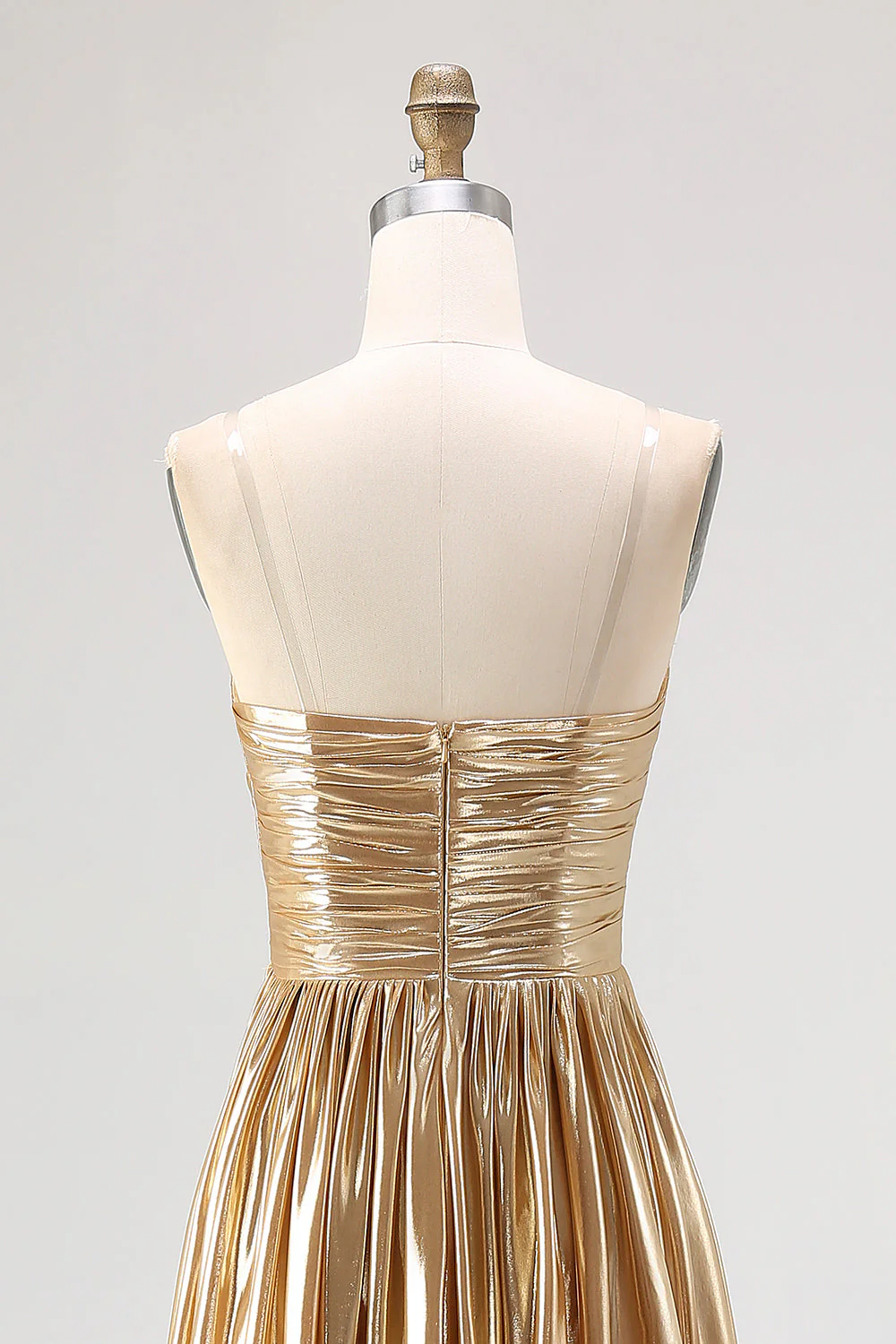 Robe de soirée longue plissée en satin doré chic avec décolleté en V profond et coupe trapèze - Image 7