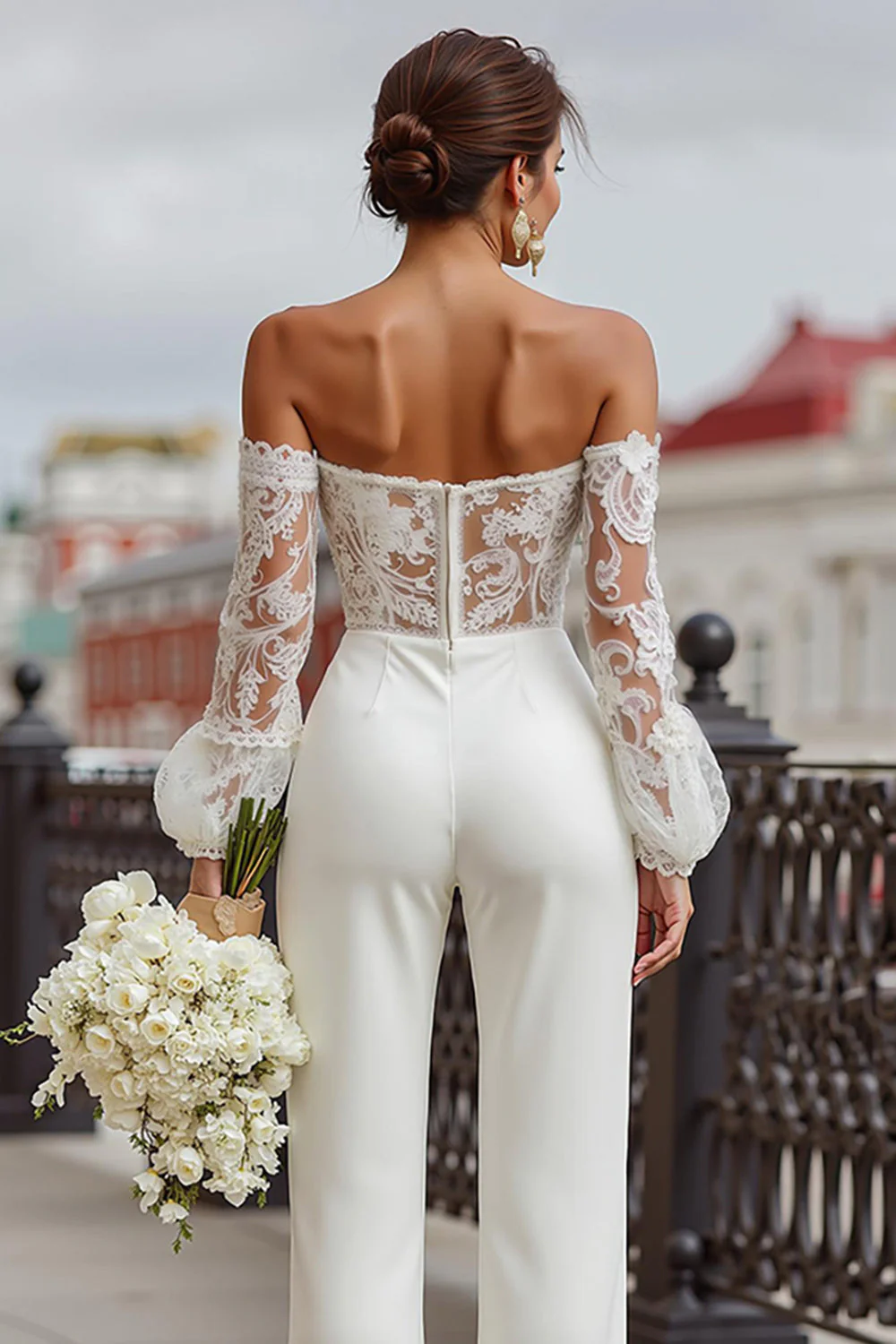 Combinaisons de mariée à épaules dénudées en dentelle blanche avec poches - Image 4