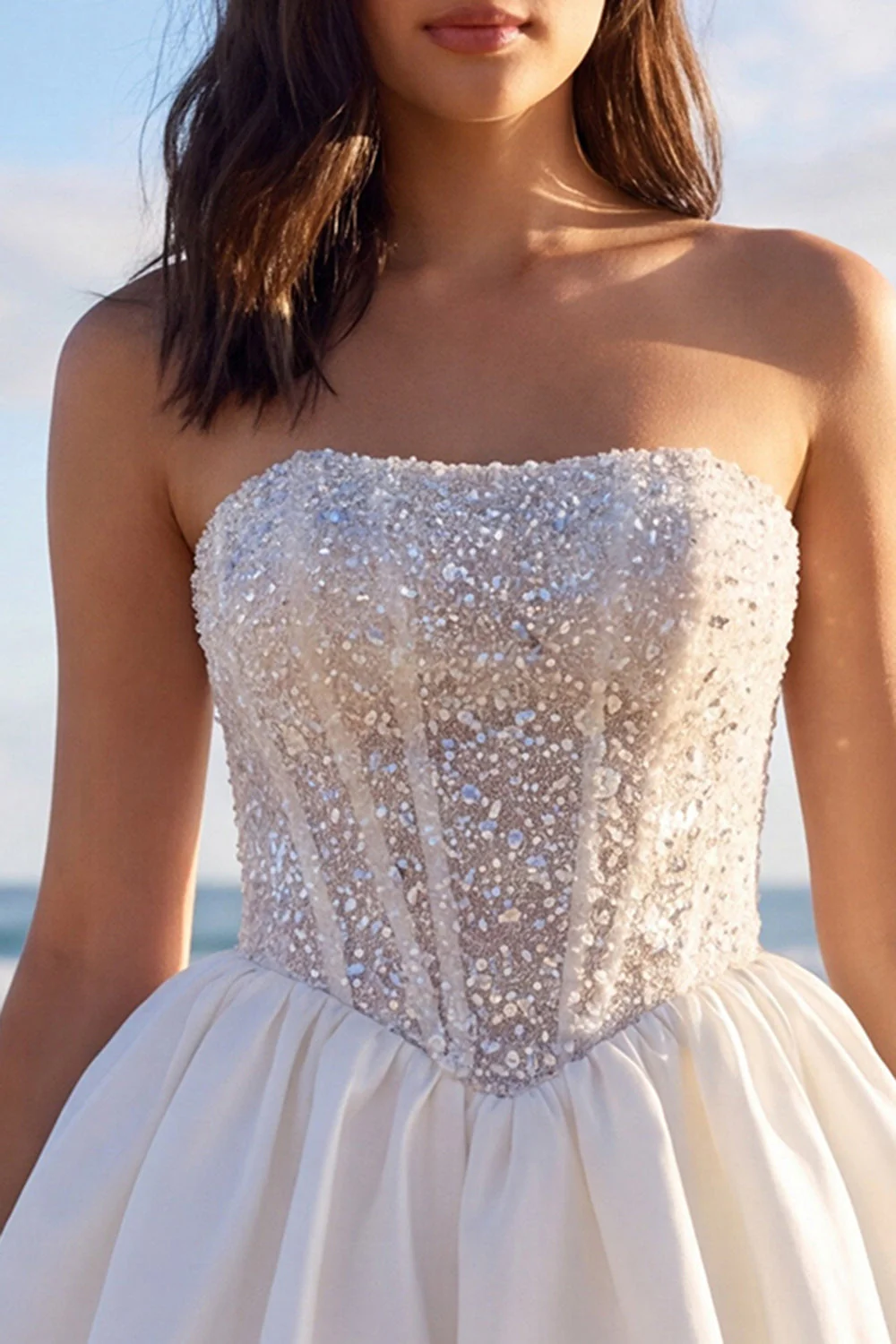 Corset À lignes A Strapless Strapless Corset Petite robe blanche avec nœud - Image 3