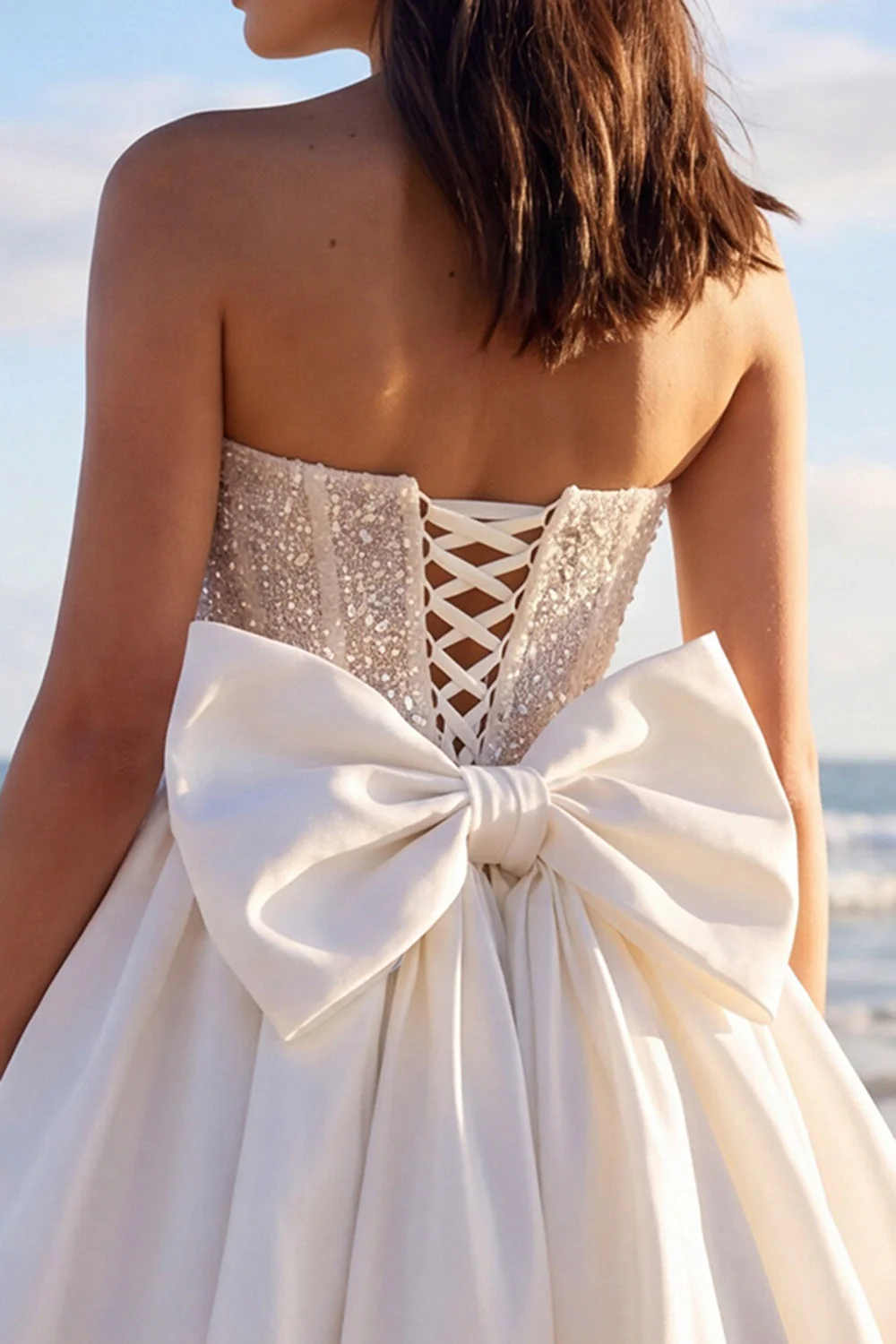 Corset À lignes A Strapless Strapless Corset Petite robe blanche avec nœud - Image 4