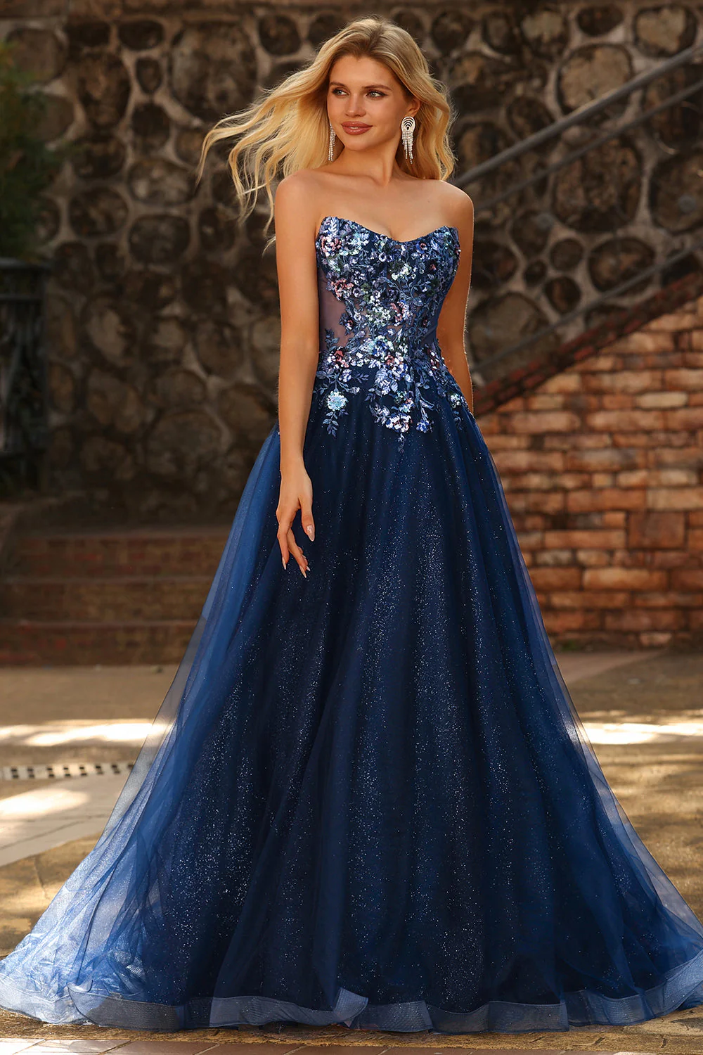 Corset bleu marine sans bretelles transparent Une robe de bal longue en tulle avec des sequins - Image 6