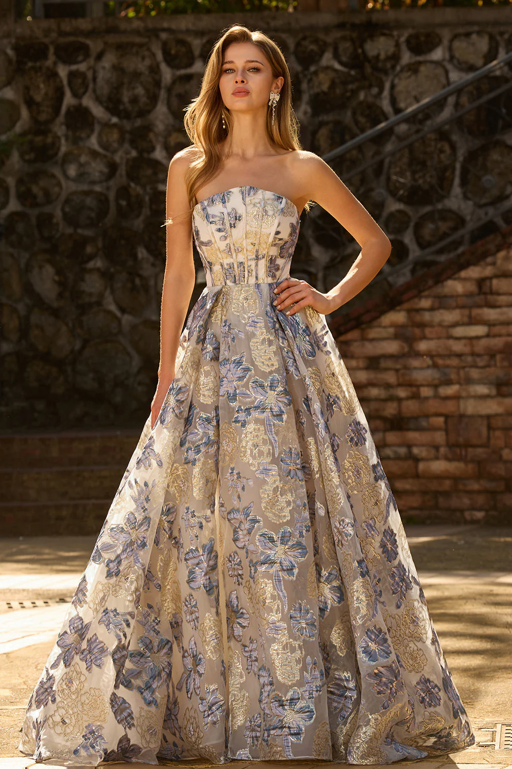 Corset bleu poussiéreux sans bustiers, une robe de bal longue en brocart floral avec fente - Image 6