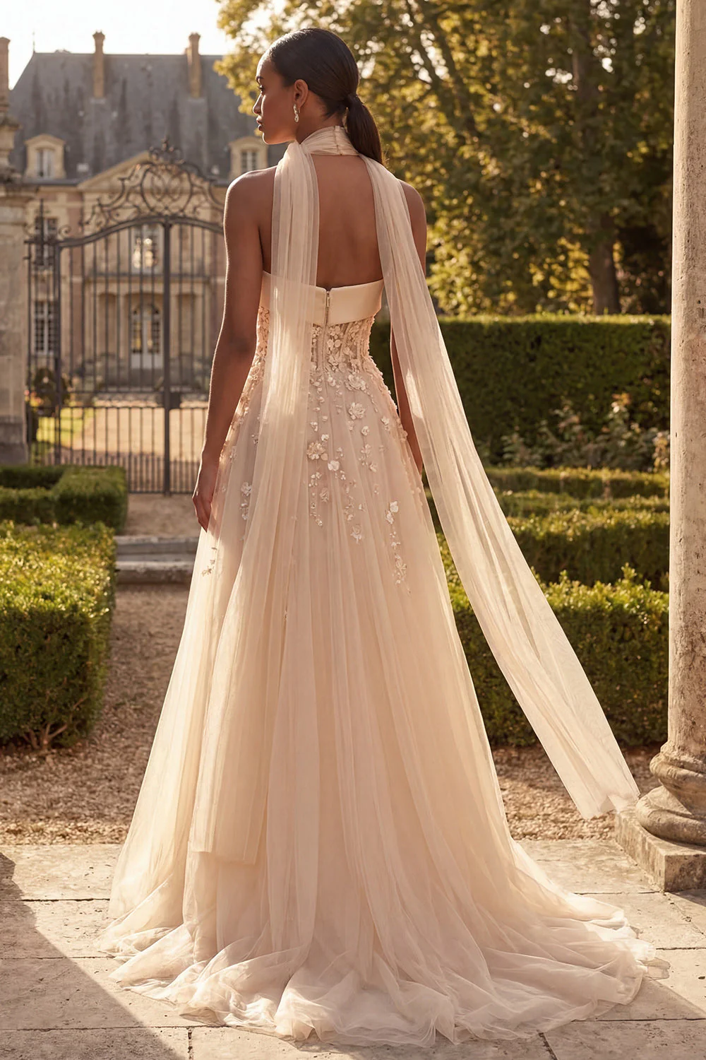 Corset buste à blush Une robe de bal longue en tulle en fleurs 3D avec une écharpe au col - Image 2