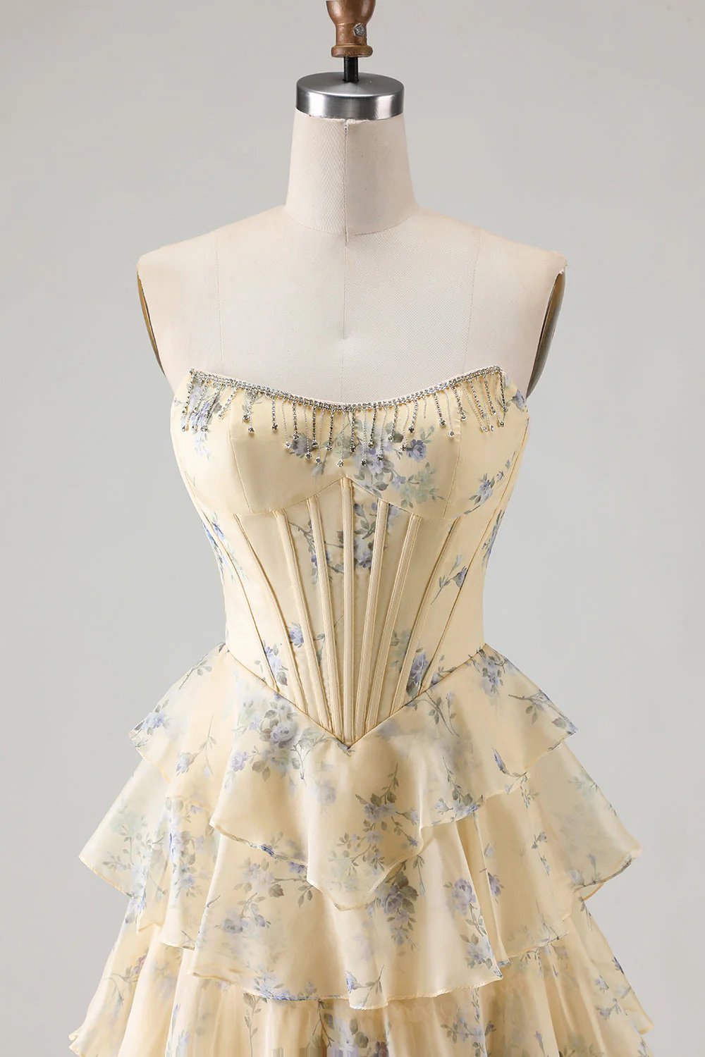 Robe de soirée longue rose bustier à volants superposés avec fleurs et fente - Image 10