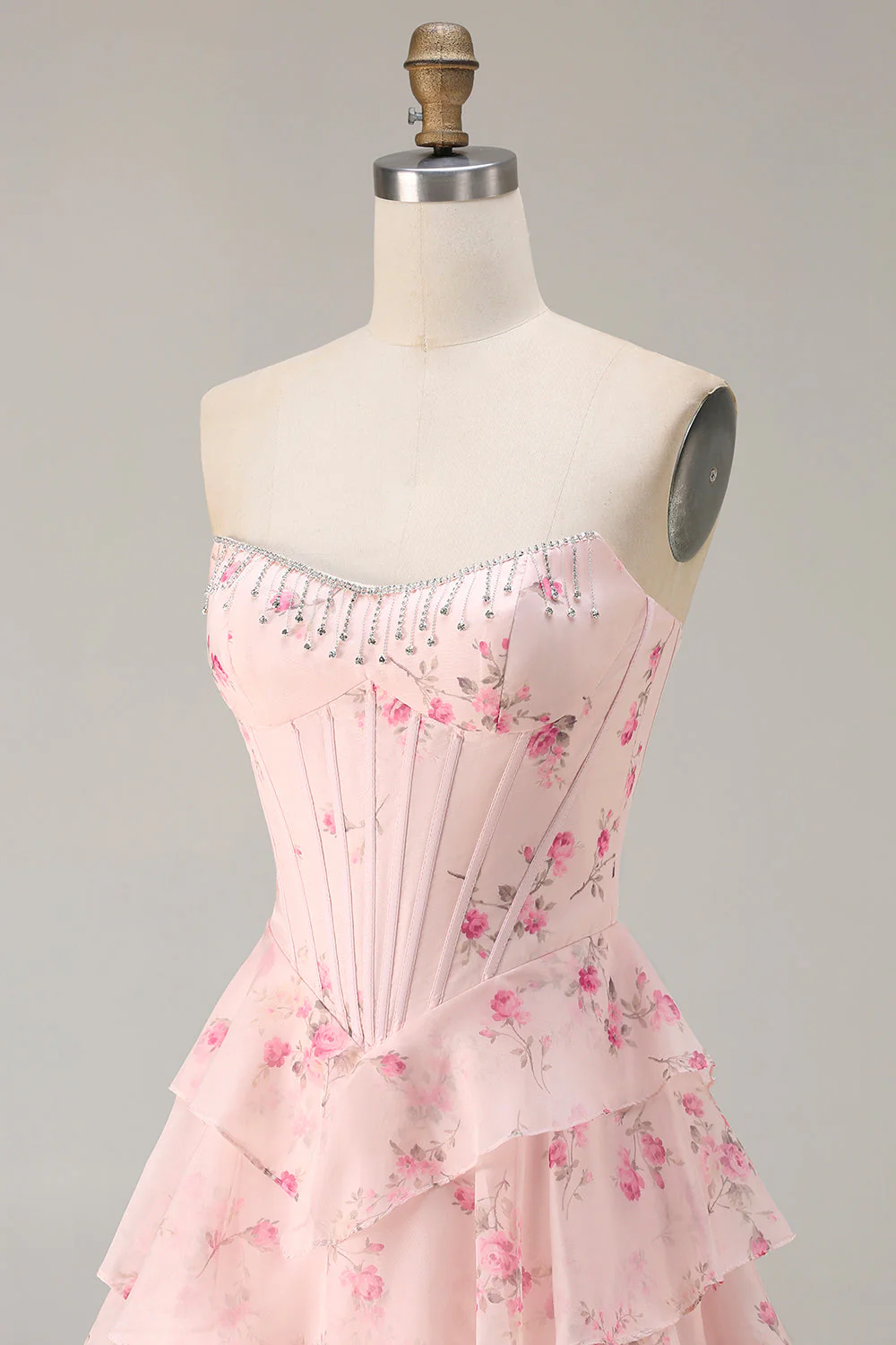 Robe de soirée longue rose bustier à volants superposés avec fleurs et fente - Image 4