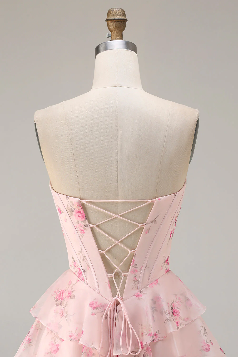 Robe de soirée longue rose bustier à volants superposés avec fleurs et fente - Image 5