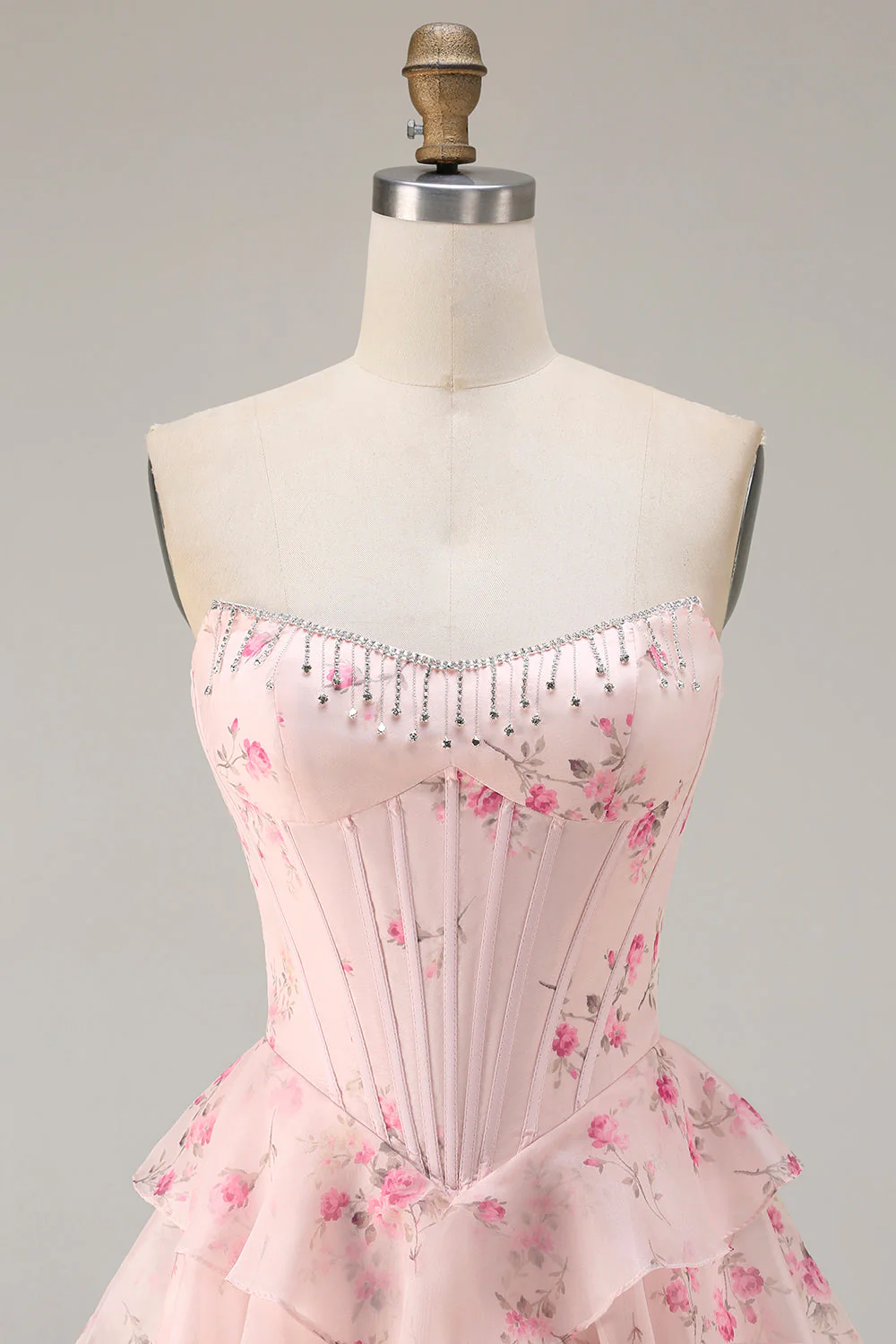 Robe de soirée longue rose bustier à volants superposés avec fleurs et fente - Image 6