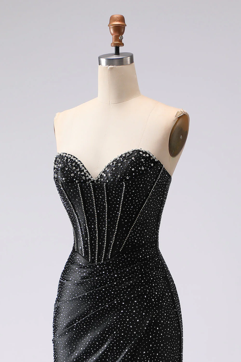 Corset de bal long perlé avec sirène noire et fente - Image 6