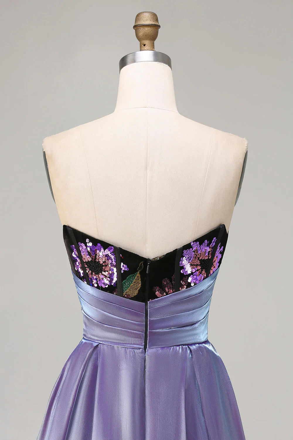 Robe de soirée bustier noire à fleurs et sequins avec corset et cape - Image 5