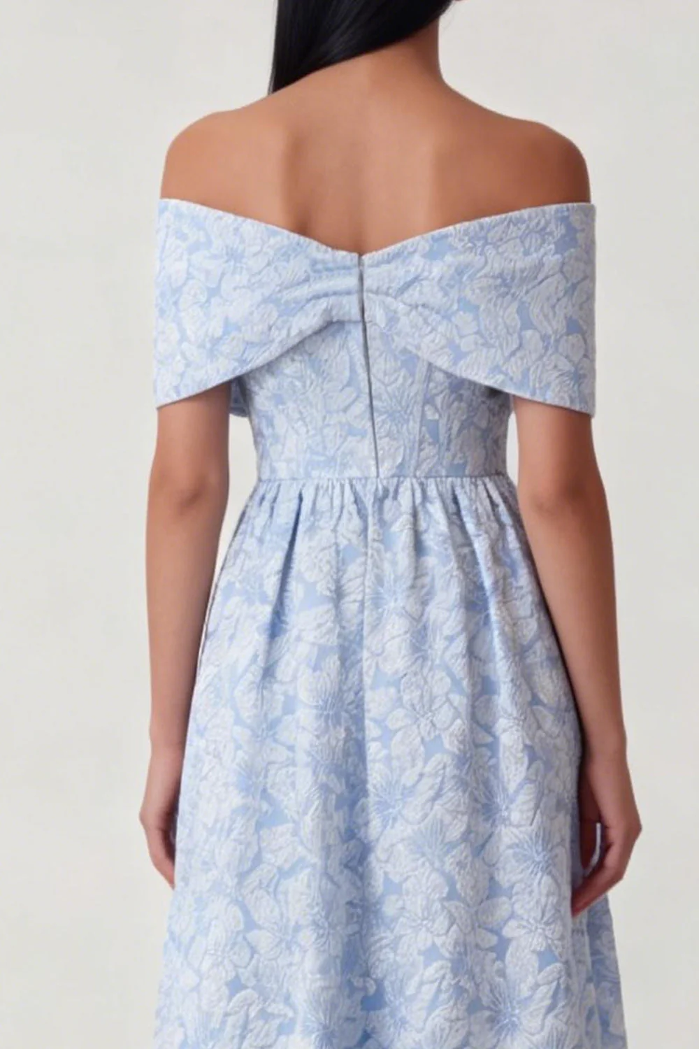 Corset jaququard bleu à épaules dégagées Une robe midi en ligne avec volants - Image 4