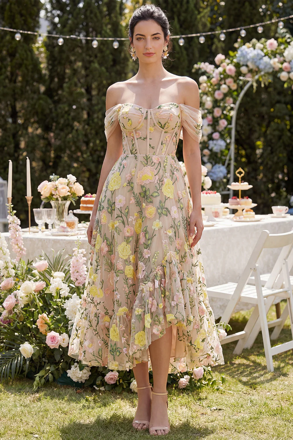 Corset midi fleuri brodé en tulle à trajets dénudés