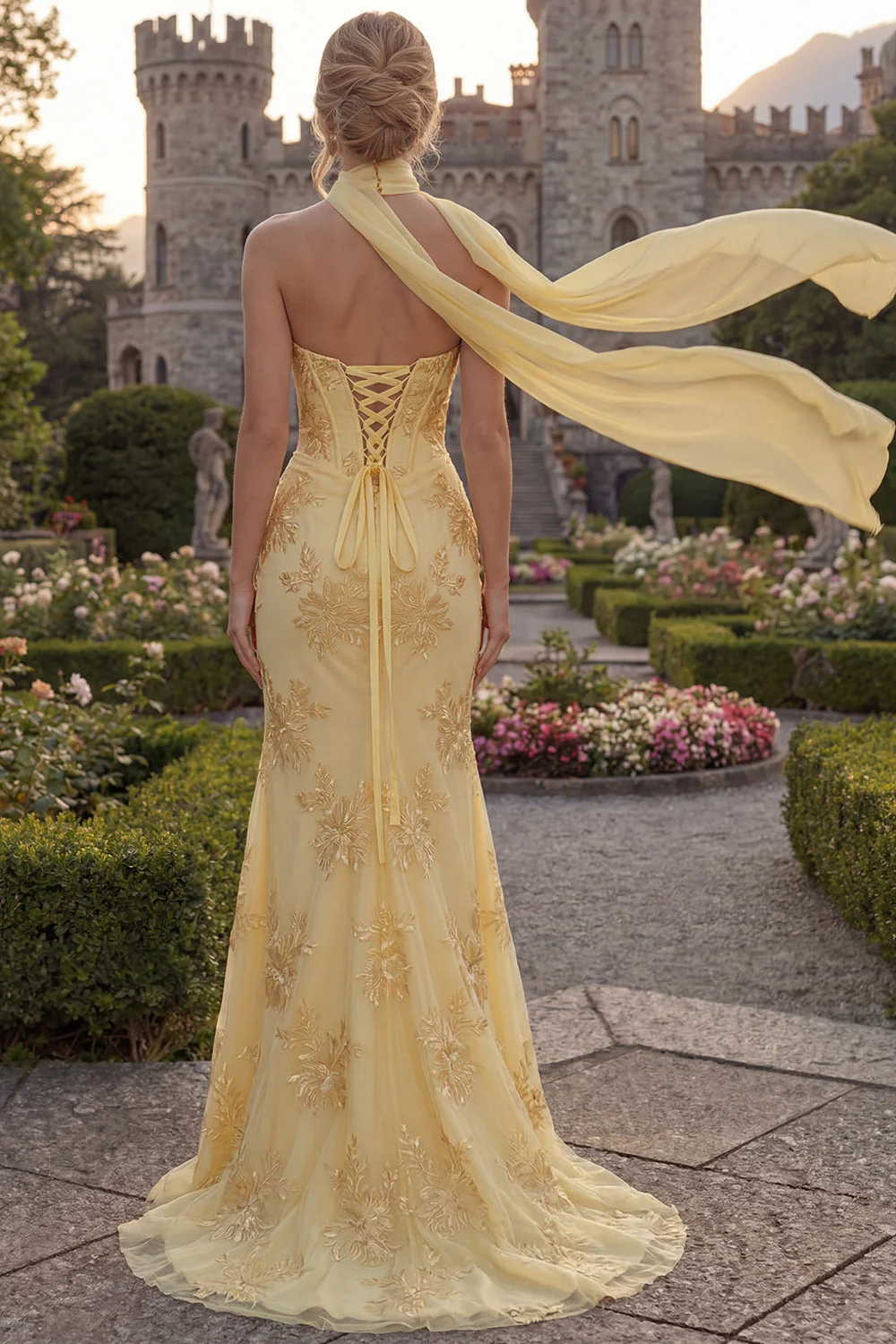 Corset sans bretelles jaune sirène avec une écharpe de bal - Image 2