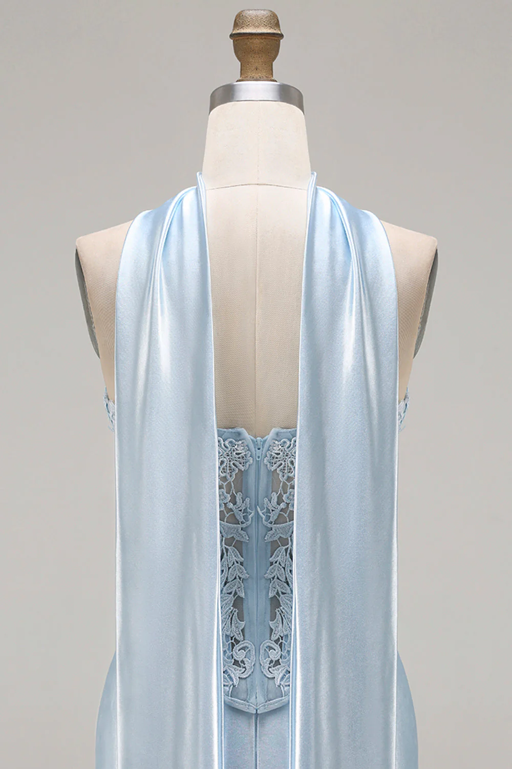 Robe de soirée longue sirène bleue en satin à décolleté cœur convertible avec traîne fluide - Image 5