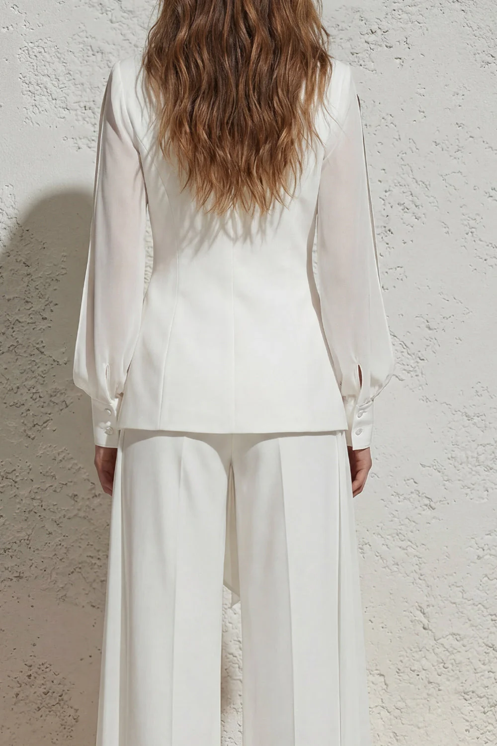 Costume féminin long à coupe large à revers blanc, froncé et ajusté slim - Image 4