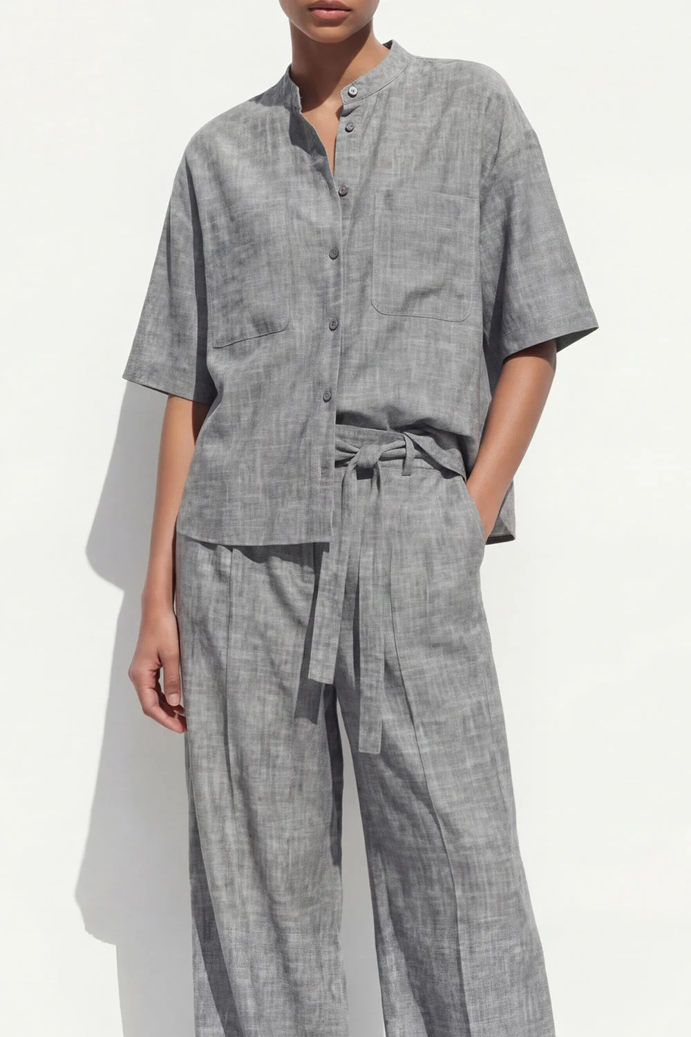 Costume féminin long à un seul poitrine gris à col rond avec ceinture - Image 3