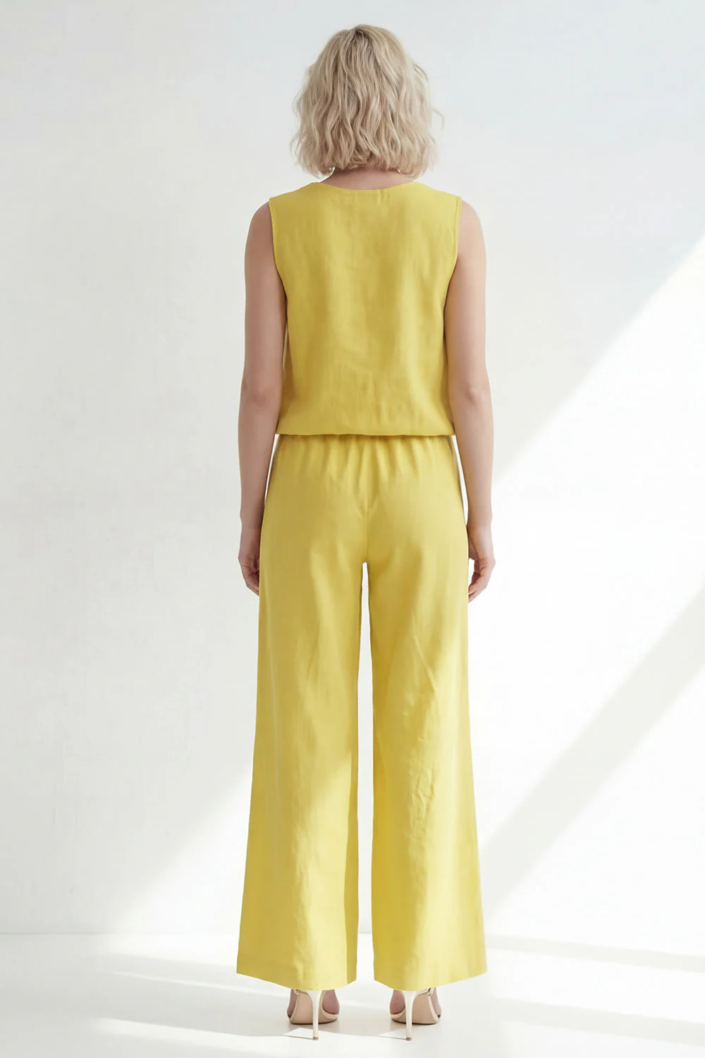 Costume long féminin à col en V jaune beurre ajusté avec ceinture - Image 2