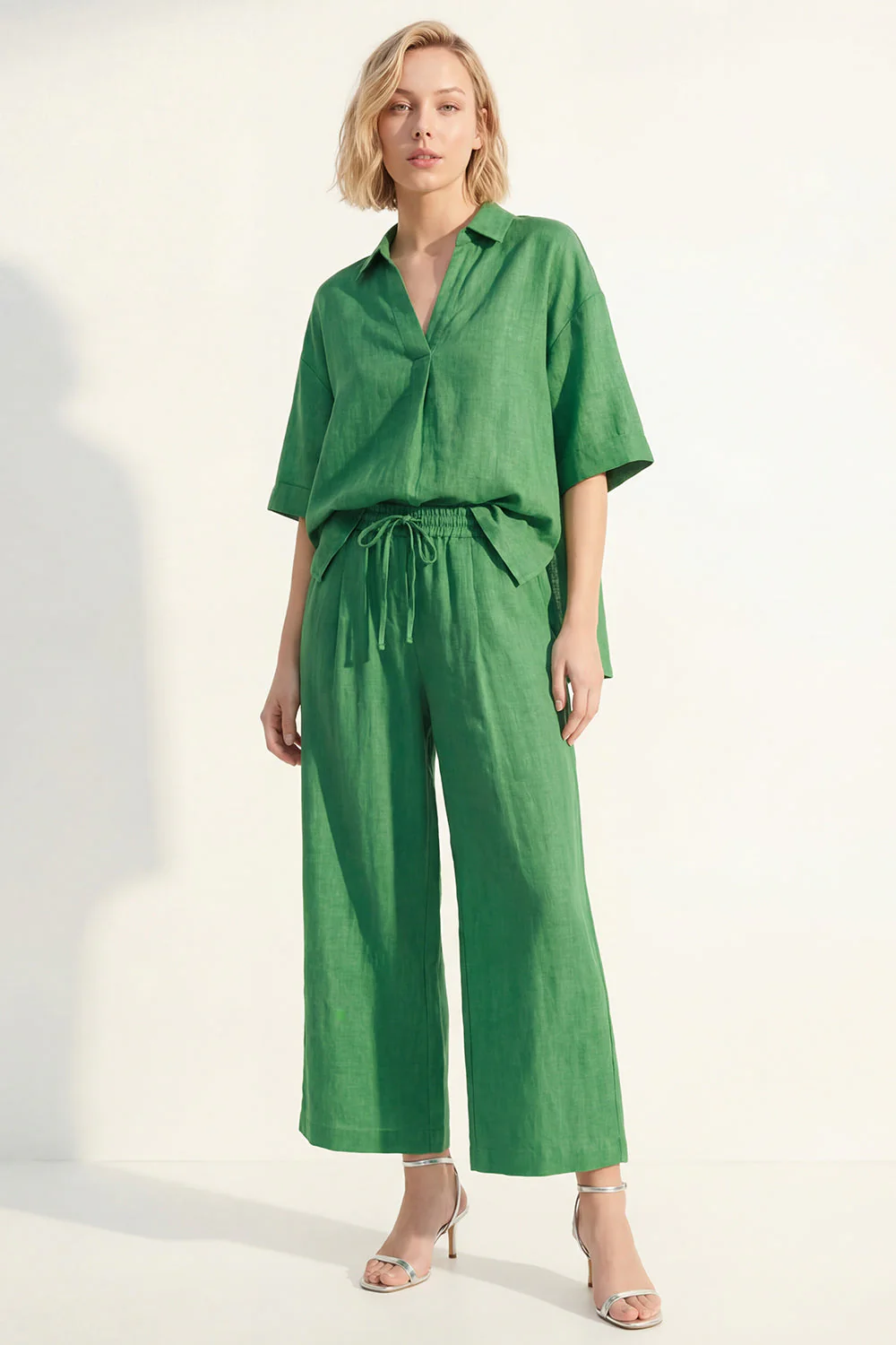 Costume long pour femmes à col vert, manches courtes, satin et ceinture